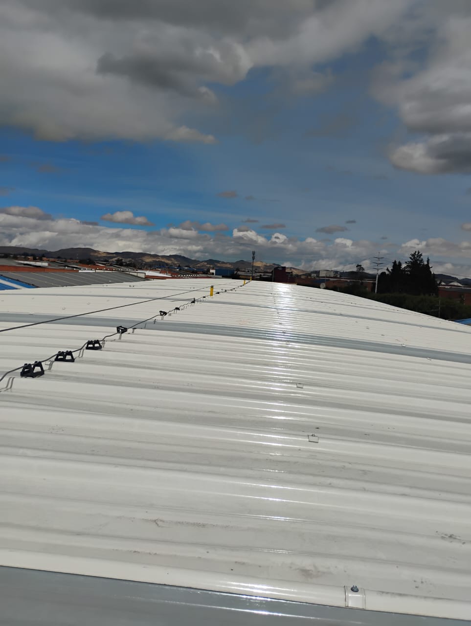 Instalación de cubierta industrial
